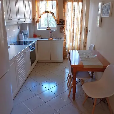 50m From Sea! Apartment Xylokastro