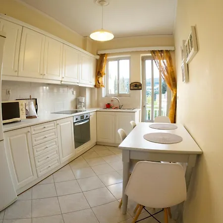 Διαμέρισμα Pine Breeze *